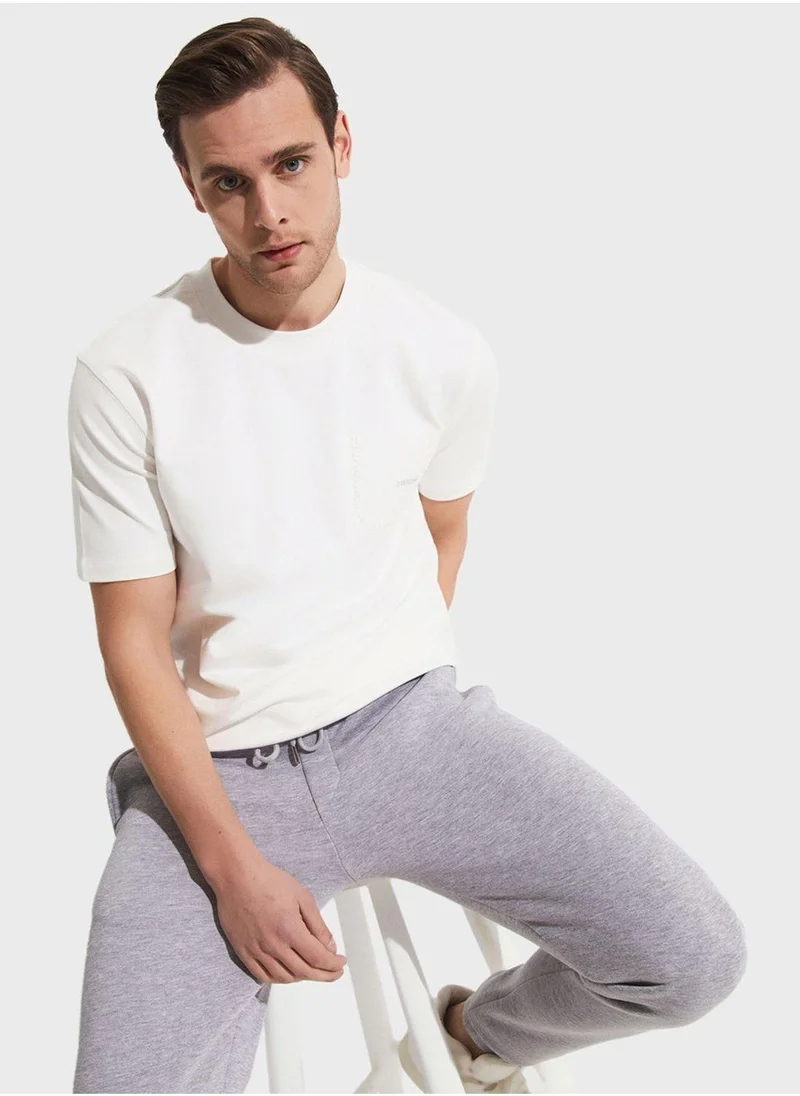 JUNE Essential Crew Neck T-Shirt