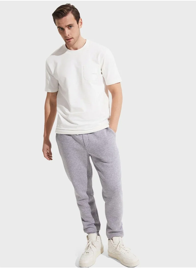 JUNE Essential Crew Neck T-Shirt