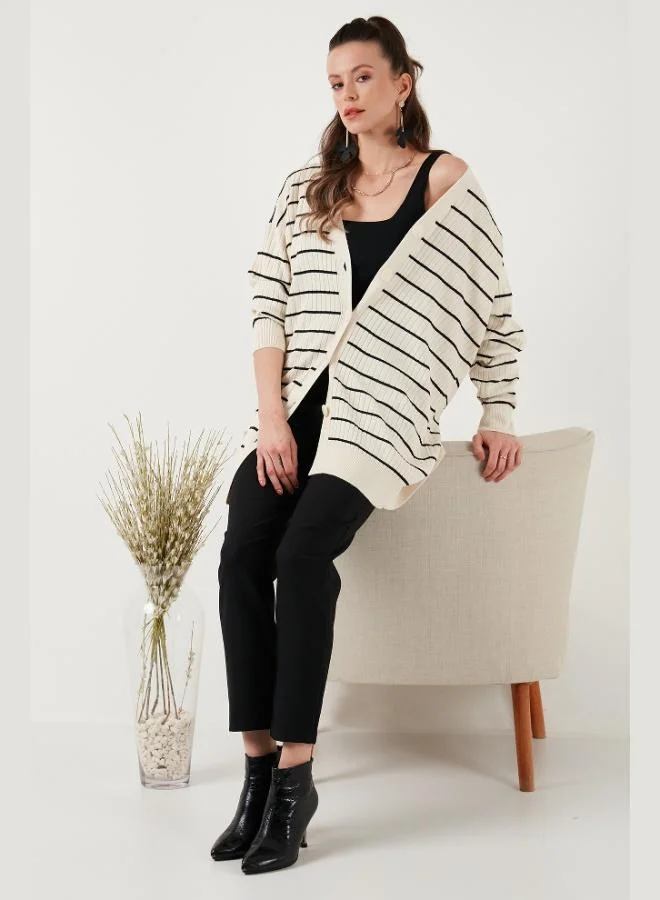 ليلا كارديجان ليلا محبوك بأزرار ورقبة على شكل حرف  للنساء