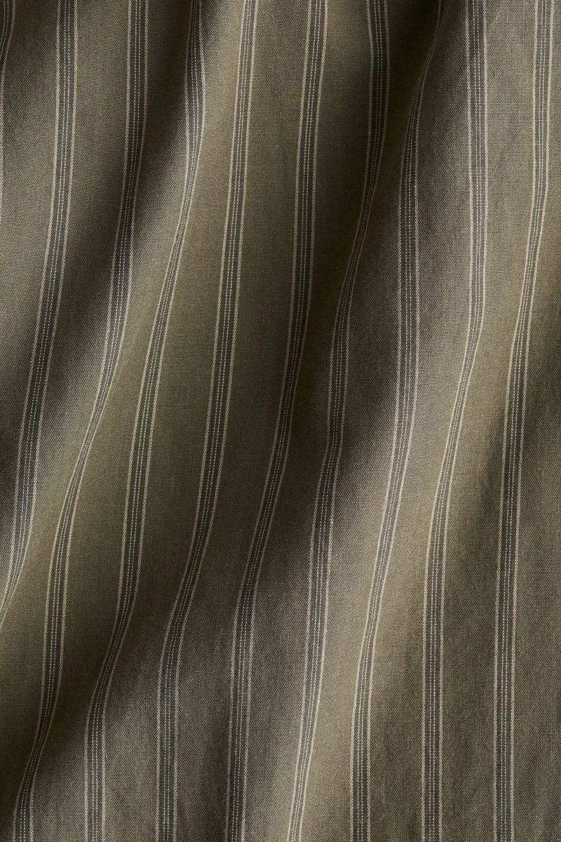 اتش اند ام بنطلون من البوبلين بقصّة مريحة