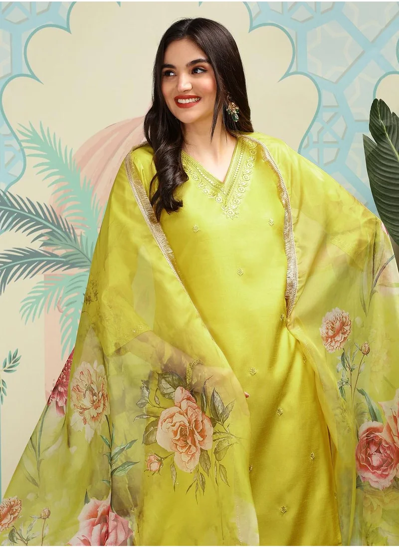 آي شين Women Mustard Kurta Sets