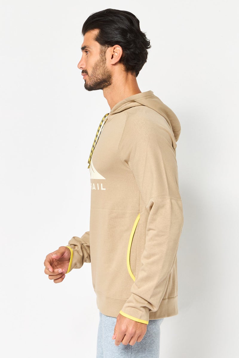 Nike هودي جري بأكمام طويلة للرجال بتقنية دري-فيت، تان - Image 4