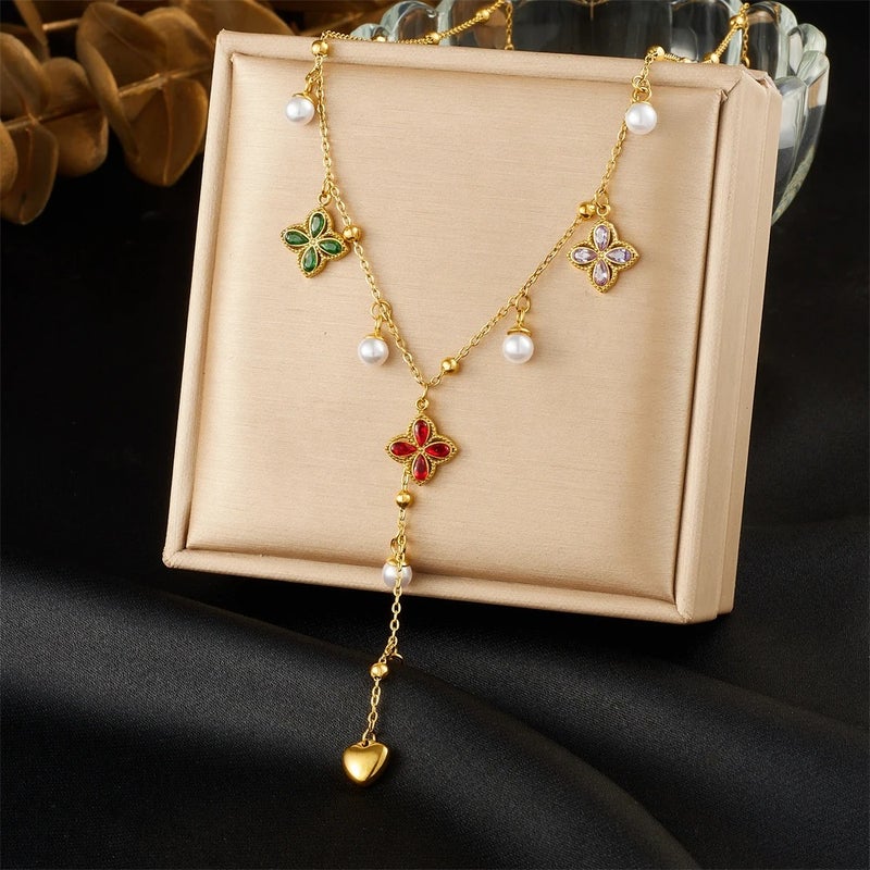 سلسلة أستانليس أستيل ذهبي مع دلايات شكل وردة مرصعة بفصوص الزيركون - Image 1