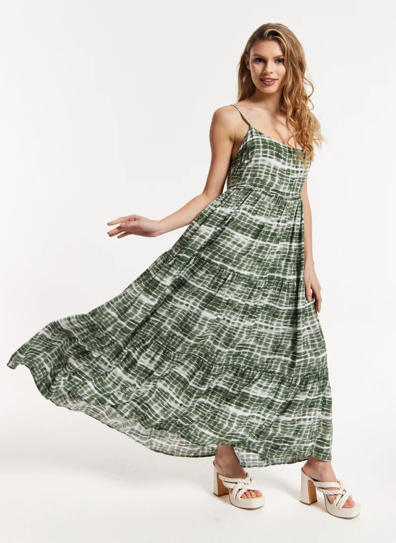 Liquorish فستان ماكسي بتأثير الصباغة باللون الكاكي