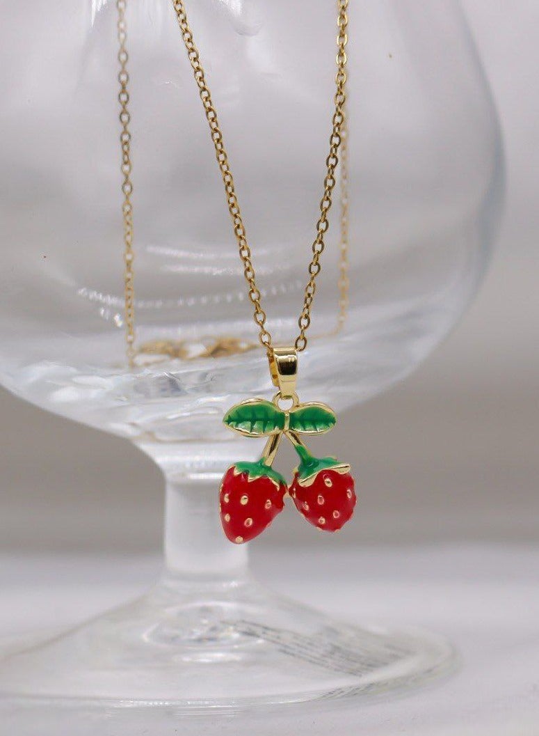 قلادة فراولة لطيفة للنساء