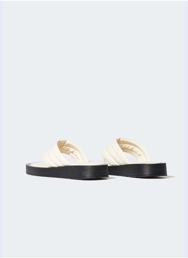 DeFacto Flat Sole Flip Flop  - Image 4