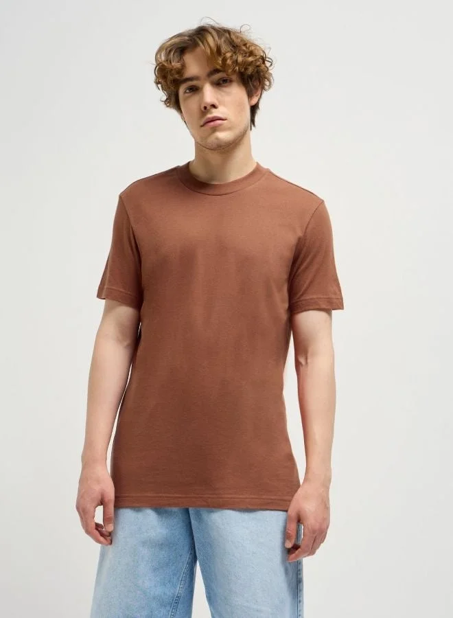 THE BEAR HOUSE  Men's Solid Crew Neck Relax Fit T-Shirt Perfect For Casual Wear, Gym, Travel, Or Layering Stylish And Versatile Essential For Every Wardrobe for Men | Best Price UAE