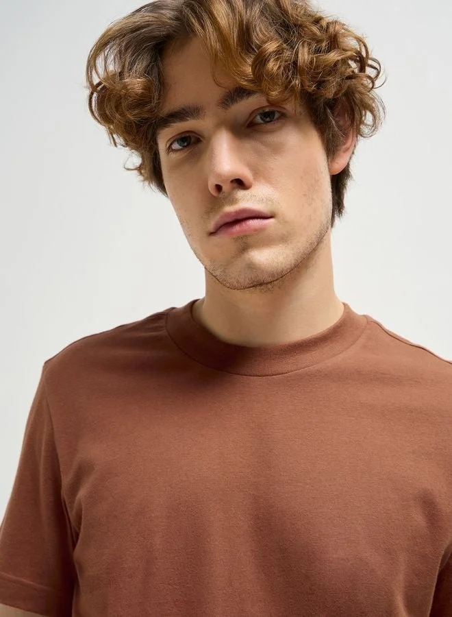 THE BEAR HOUSE  Men's Solid Crew Neck Relax Fit T-Shirt Perfect For Casual Wear, Gym, Travel, Or Layering Stylish And Versatile Essential For Every Wardrobe for Men | Best Price UAE