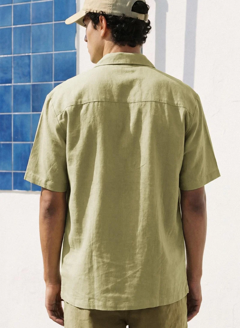 دينيس لينغو Light Green Cotton Linen Solid Button Down Relaxed Shirt For Men