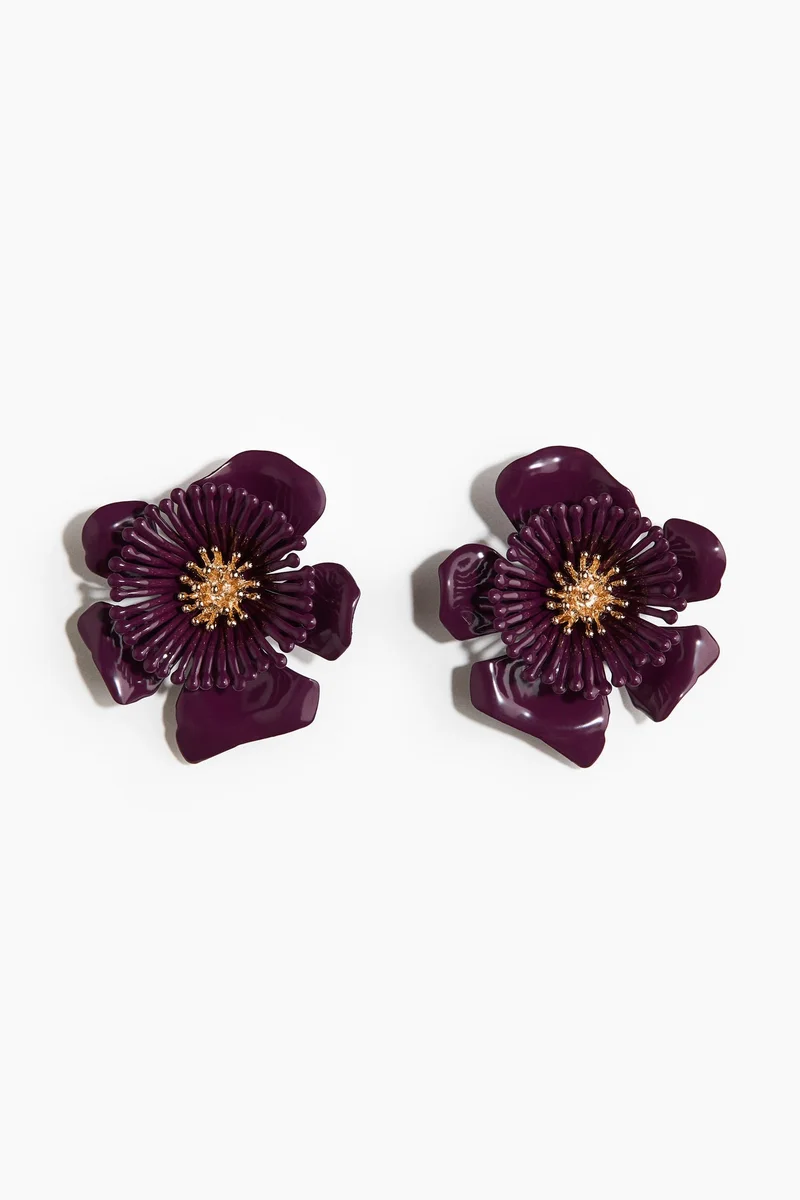 Flower-shaped statement earrings