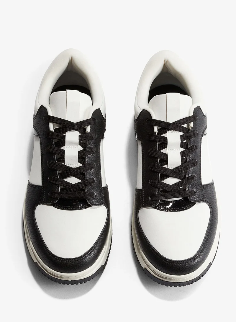 اتش اند ام أحذية رياضية