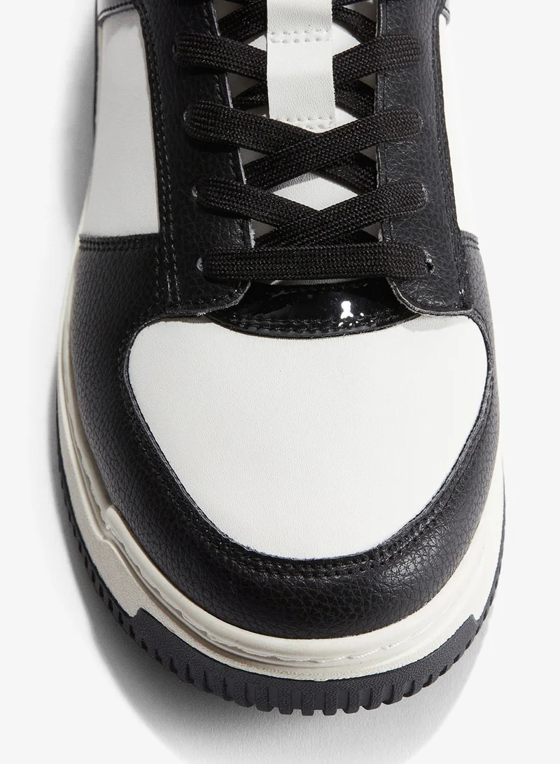 اتش اند ام أحذية رياضية