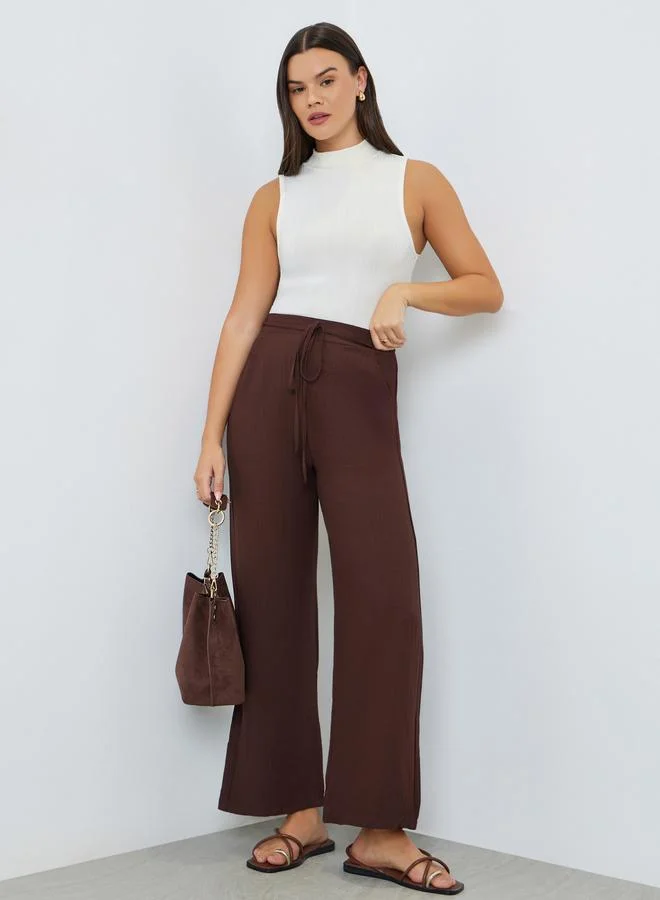 تايك تو بنطال بأرجل واسعة ورباط