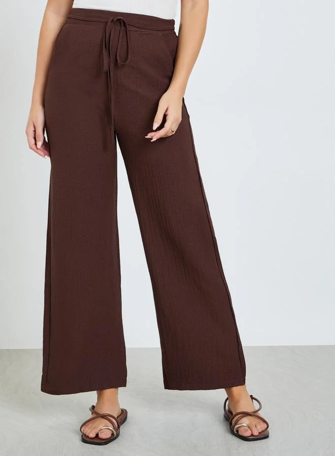 تايك تو بنطال بأرجل واسعة ورباط