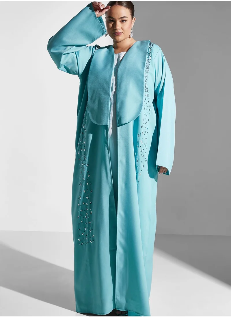 Khizana Plus size embellished detail abaya with sheila