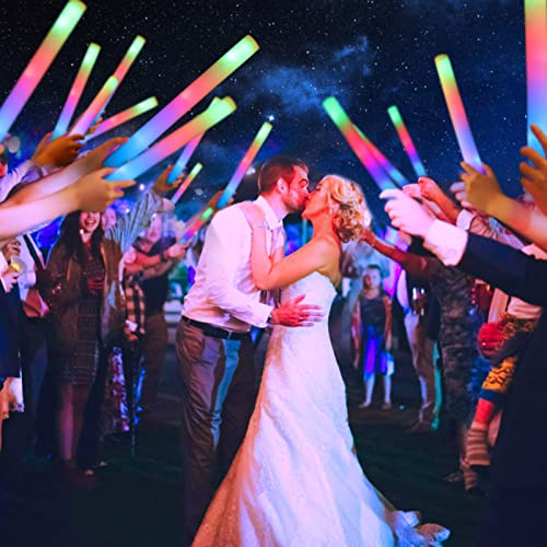 HONLYNE 200PCS Foam Glow Sticks with 3 Modes Colorful Flashing LED Light Sticks Glow Sticks Party Pack for Wedding Raves Concert Party Christmas Supplies - Image 5