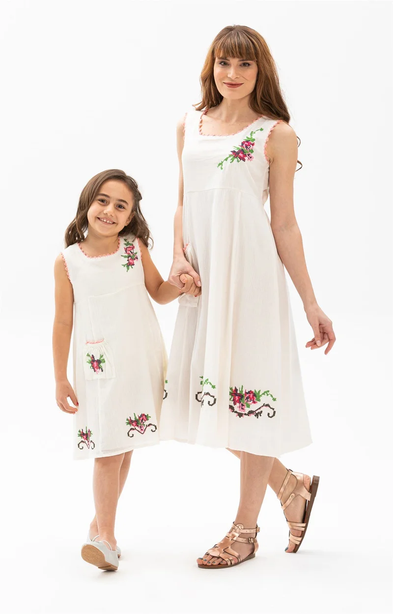 اليش شيل بيزي Embroidered Sleeveless Dress