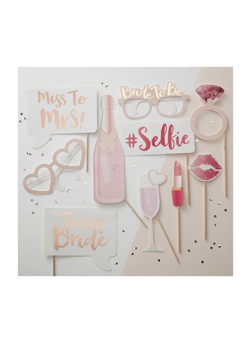 بيوينتي - مجموعة هدايا لتزيين حفلات الزفاف ودعائم صور لاستديو التصوير بتصميم عبارة "Bride To Be" من 10 قطع - Image 1