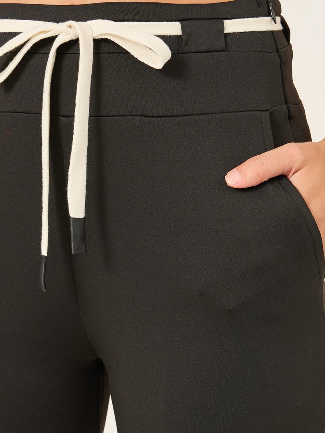 Styli Styli Active Contrast Drawstring Loose Fit Straight Pants  - Image 3