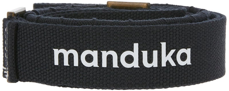 Manduka حامل سجادة اليوغا من ماندوكا - قطن صديق للبيئة، سهل الحمل، بدون استخدام اليدين، يناسب جميع أحجام السجادات، أسود، 68" x 1.5" - Image 4