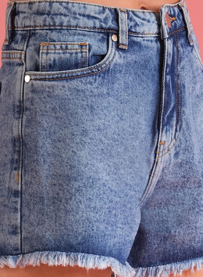 جلو باص شورت دنيم بحافة مهترئة - Image 4