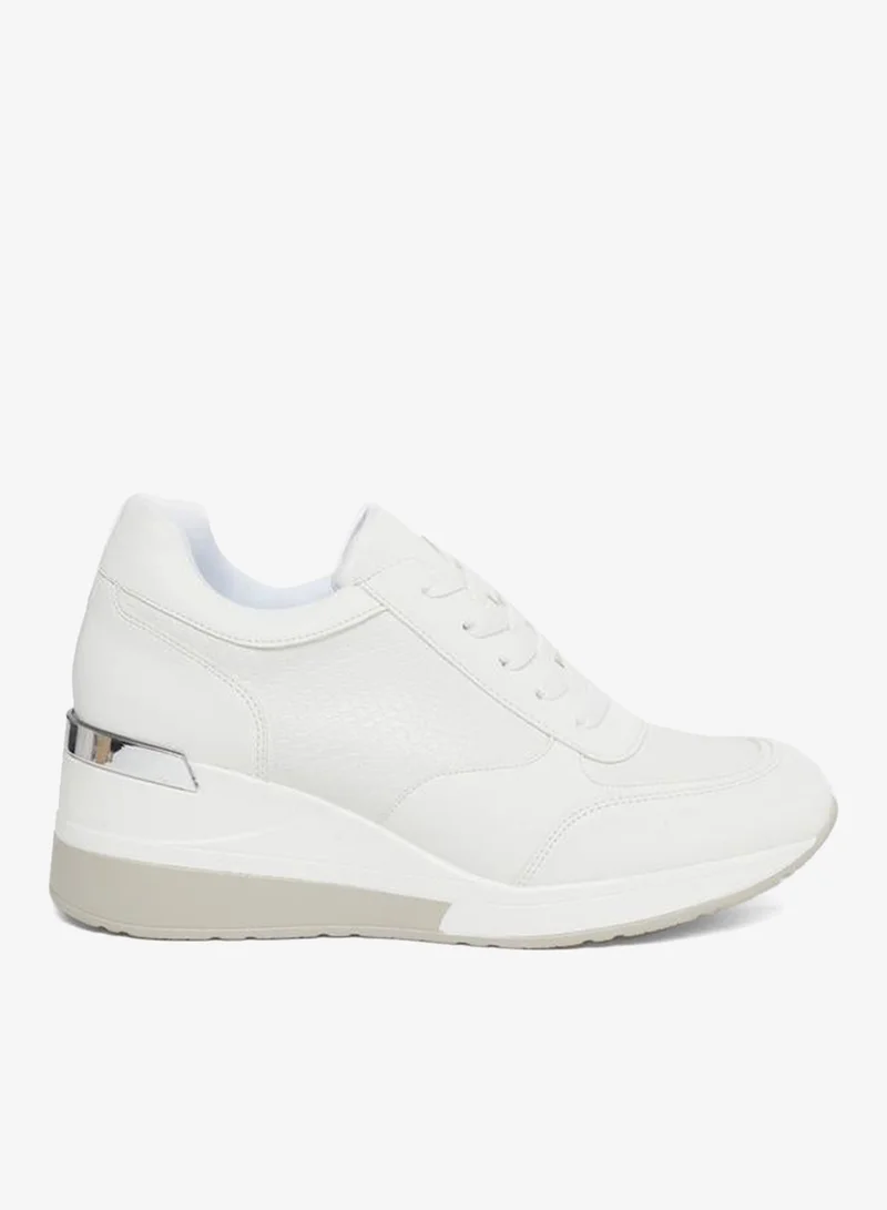 ستايلي اكتيف حذاء سنيكرز بتفاصيل بارزة الملمس