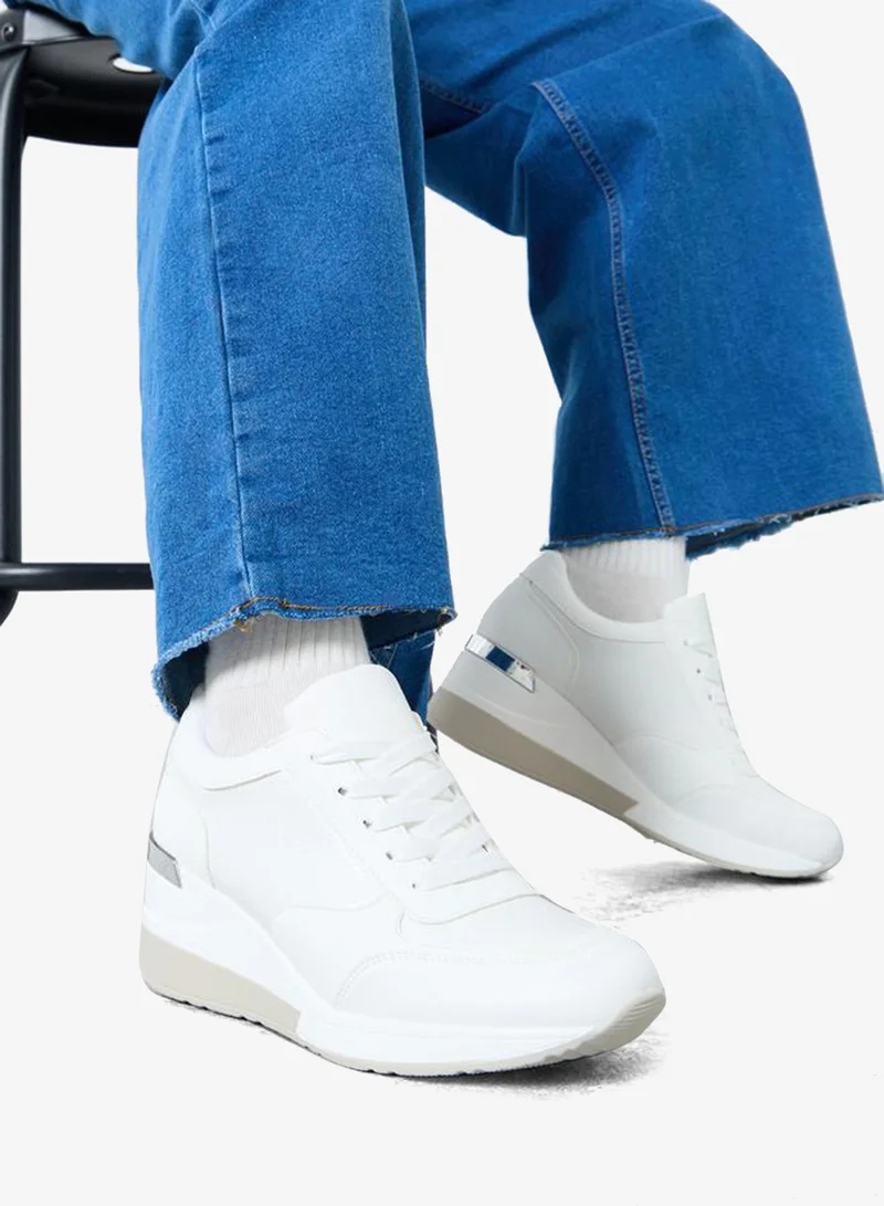 ستايلي اكتيف حذاء سنيكرز بتفاصيل بارزة الملمس