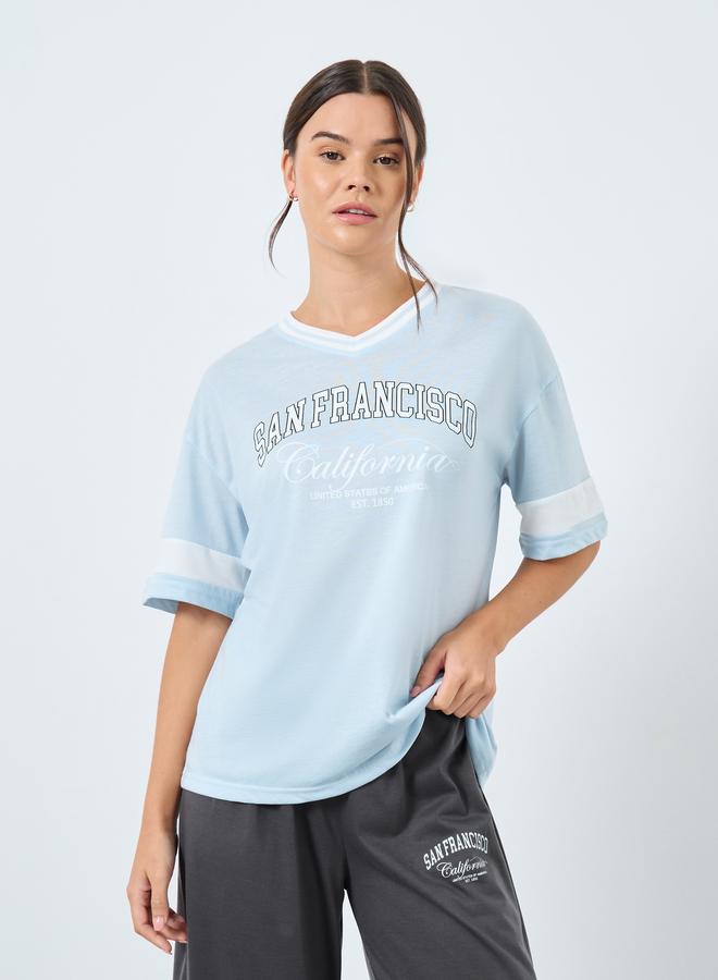 ستايلي طقم بيجامة وتيشيرت مخطط بأكمام واسعة بكتف ساقط - Image 2