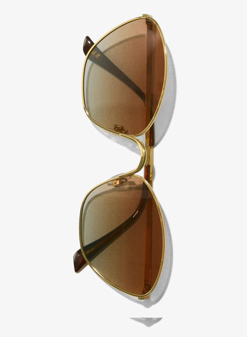 Polarised sunglasses