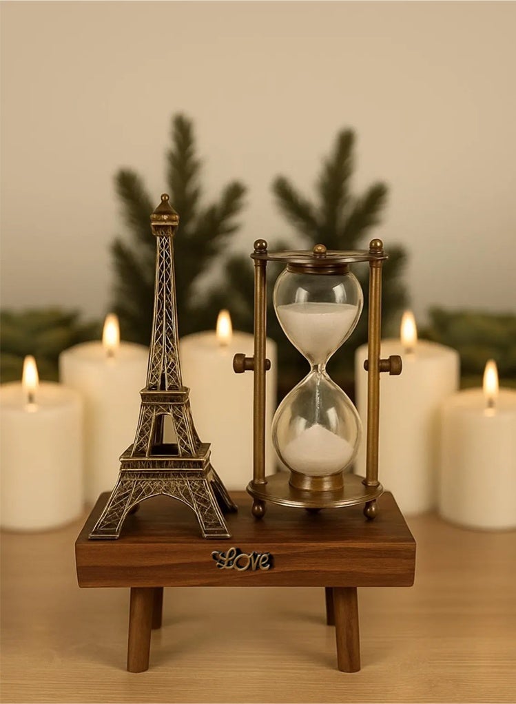 ساعة رملية بتصميم برج إيفل عتيق مع قاعدة خشبية "Love" - مؤقت رملي دوار لتزيين المنزل والمكتب، هدية رومانسية للذكرى السنوية وأعياد الميلاد - Image 4