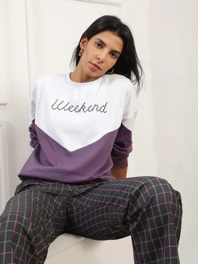 globus Globus Women Burgundy Colorblock & Typography Print Round Neck Drop Shoulder Sleeves Ribbed Hem Oversized Pullover Sweatshirt (Heavy Fleece 260-280 GSM)