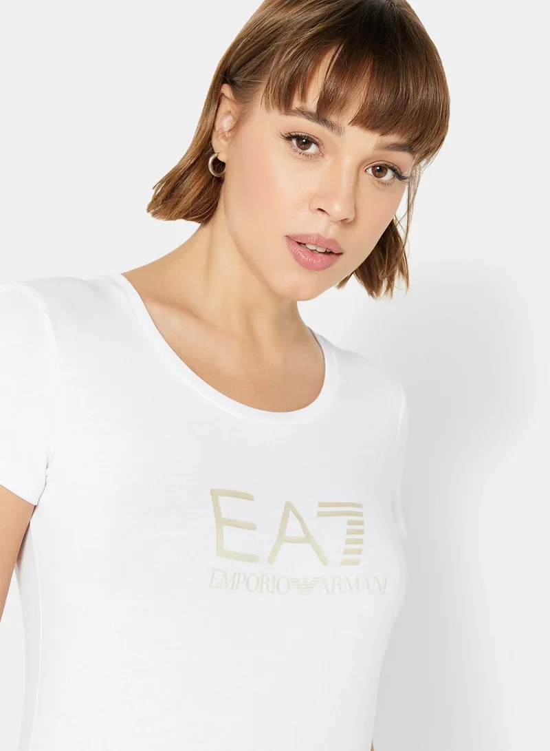 EA7 إمبوريو أرماني تيشيرت يحمل شعاراً أعلى الصدر
