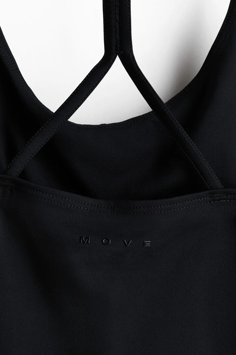 اتش اند ام بلوزة فيست رياضية من نسيج دراي موف