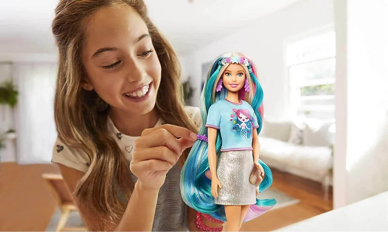 باربي Colorful Hair Doll with Accessories, Hairstyling Pieces GNH04