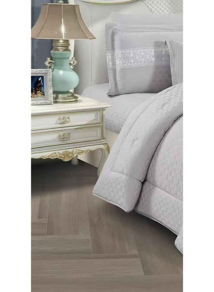 لوفيرا طقم مفرش نفرين ملكي لحاف قماش متين وناعم ونقشة عصرية 8 قطع مقاس 240*260 سم - Image 2