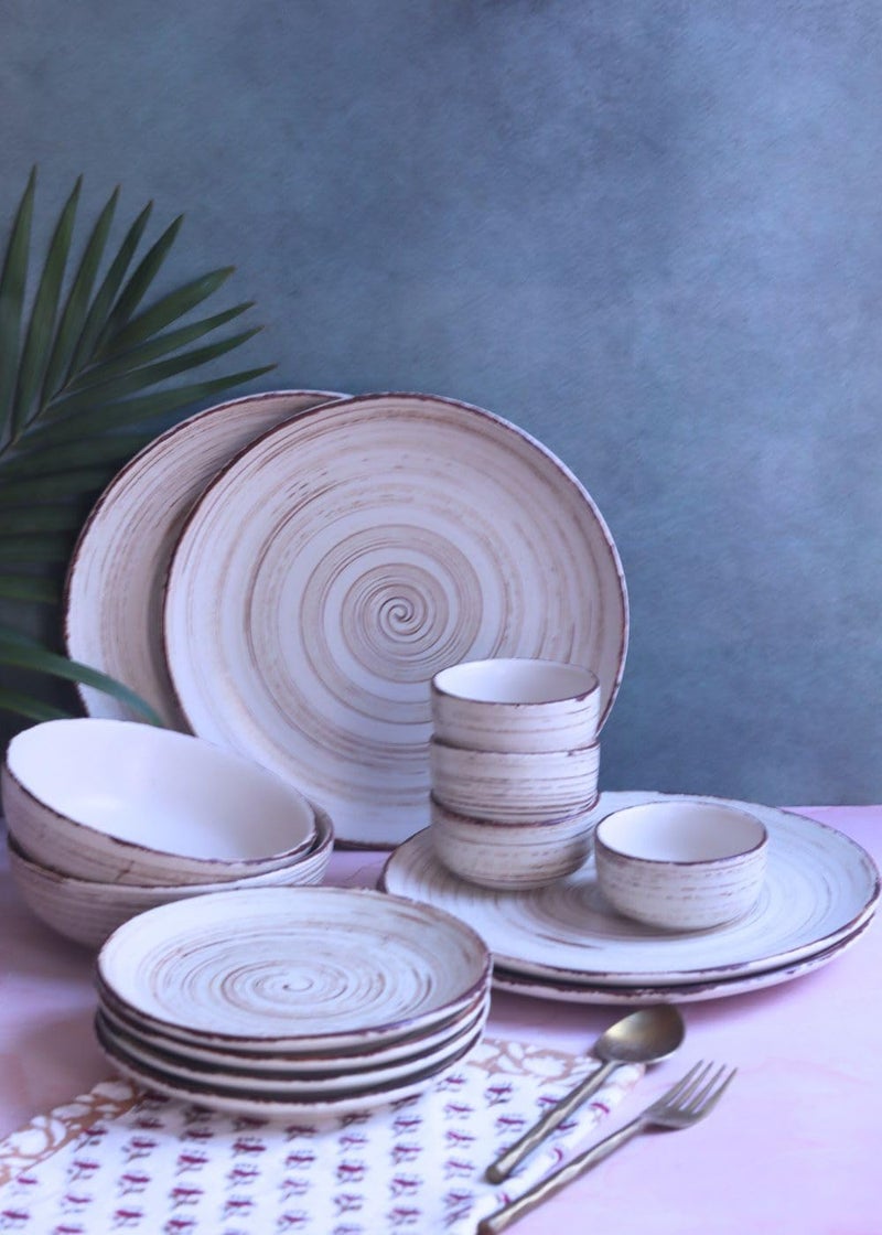 WEAVING HOMES مجموعة WEAVING HOMES من 14 طقم عشاء سيراميك بني وأبيض 4 أطباق عشاء كاملة، 4 أطباق ربع، 4 سلطانيات خضار، 2 سلطانية كاري آمنة للاستخدام في الميكروويف وغسالة الصحون - Image 2