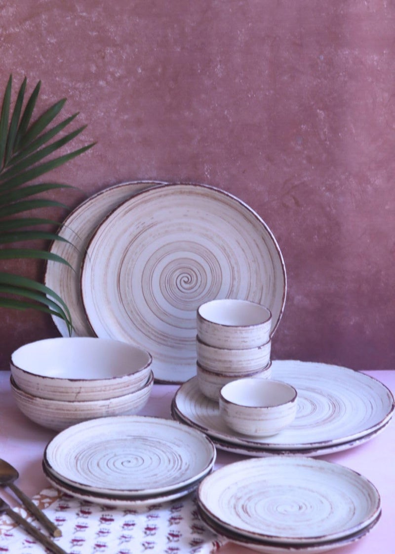 WEAVING HOMES مجموعة WEAVING HOMES من 14 طقم عشاء سيراميك بني وأبيض 4 أطباق عشاء كاملة، 4 أطباق ربع، 4 سلطانيات خضار، 2 سلطانية كاري آمنة للاستخدام في الميكروويف وغسالة الصحون - Image 3