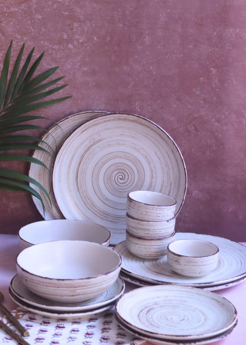 WEAVING HOMES مجموعة WEAVING HOMES من 14 طقم عشاء سيراميك بني وأبيض 4 أطباق عشاء كاملة، 4 أطباق ربع، 4 سلطانيات خضار، 2 سلطانية كاري آمنة للاستخدام في الميكروويف وغسالة الصحون - Image 4