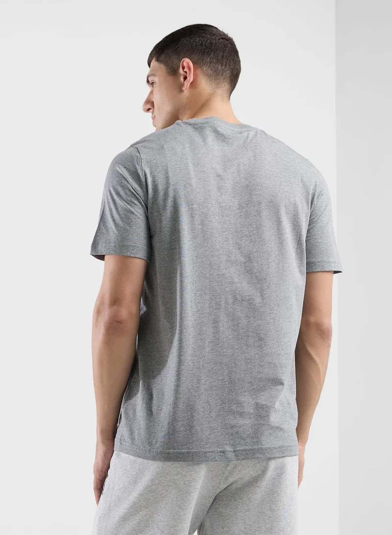 بوما تيشيرت بشعار أساسي صغير