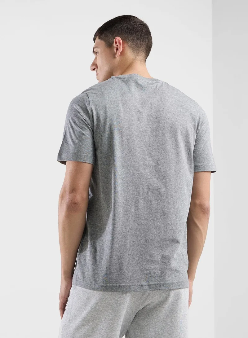 بوما تيشيرت بشعار أساسي صغير