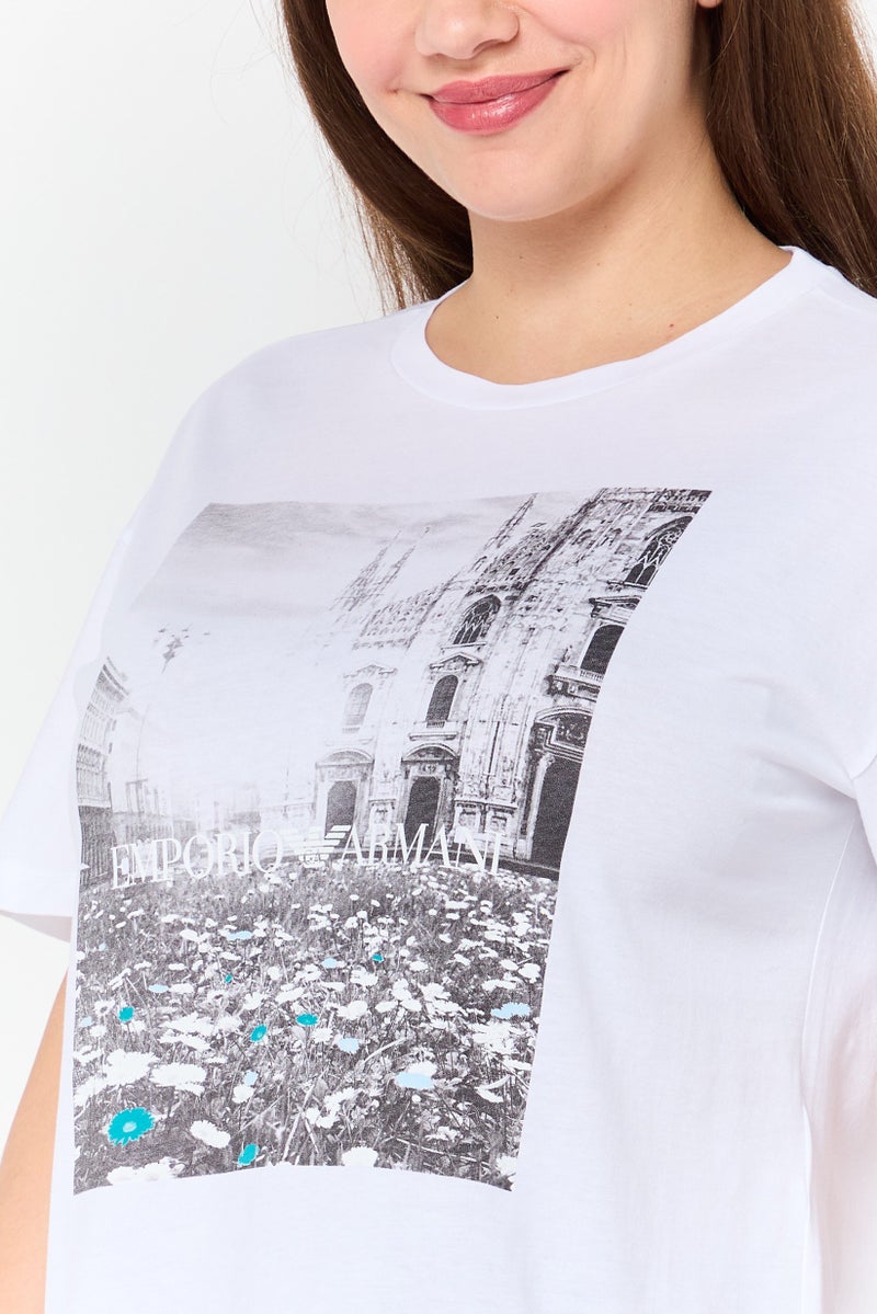 armani تي شيرت نسائي بأكمام قصيرة وياقة دائرية بطباعة جرافيك، أبيض - Image 3