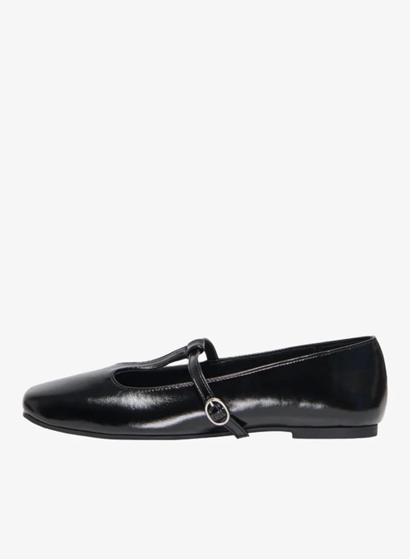 Only Akira Ballerinas