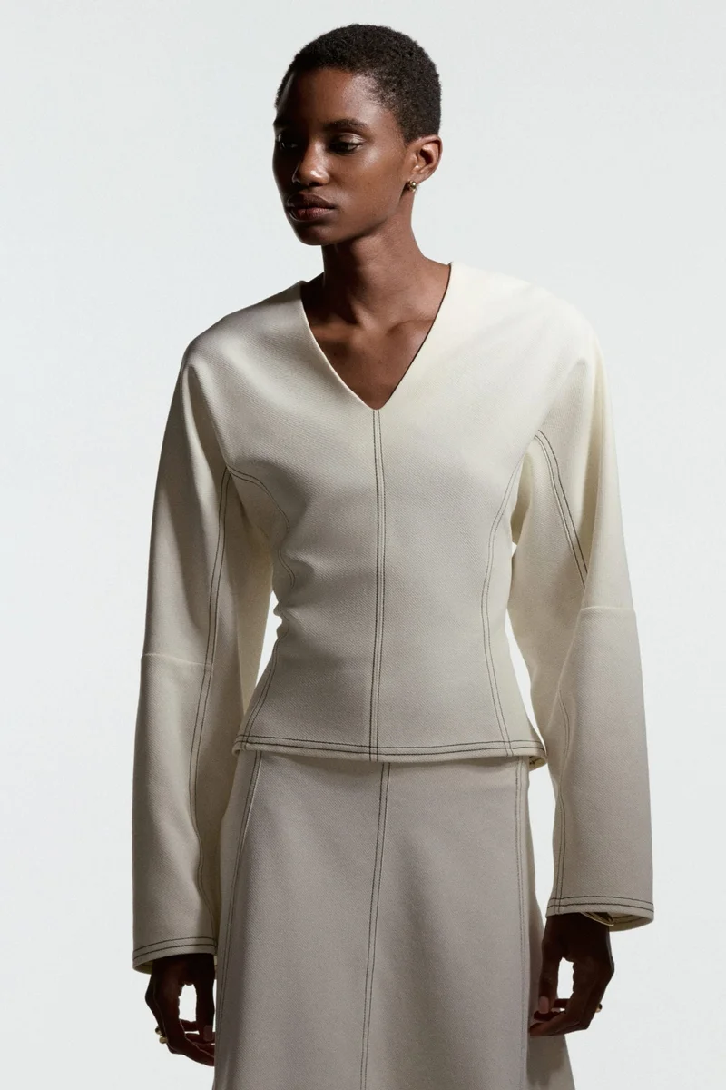 اتش اند ام بلوزة بيبلوم بقبة على شكل V