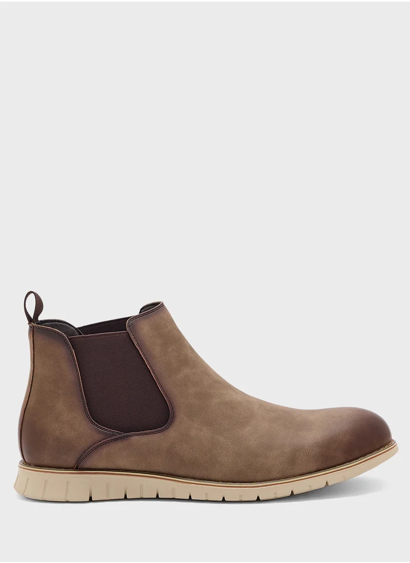 روبرت وود Nubuck Chelsea Boots