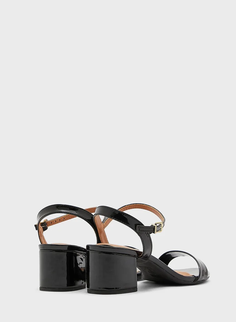 VIZZANO Mckinley Sandals