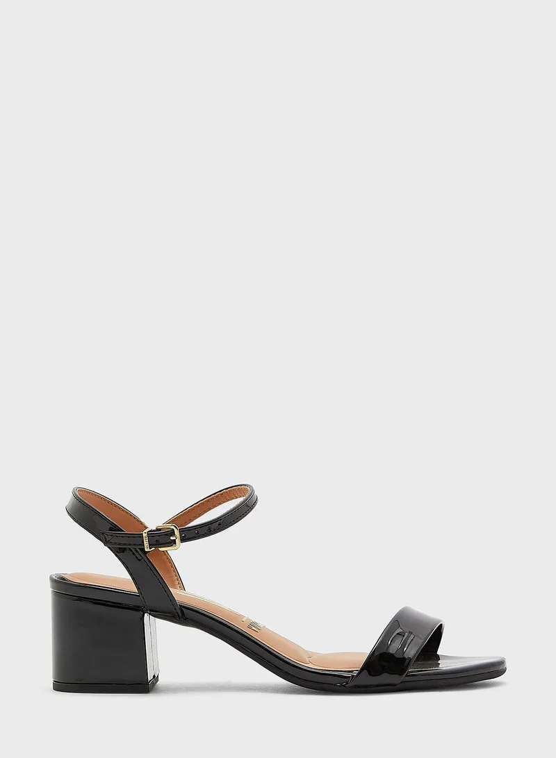 VIZZANO Mckinley Sandals