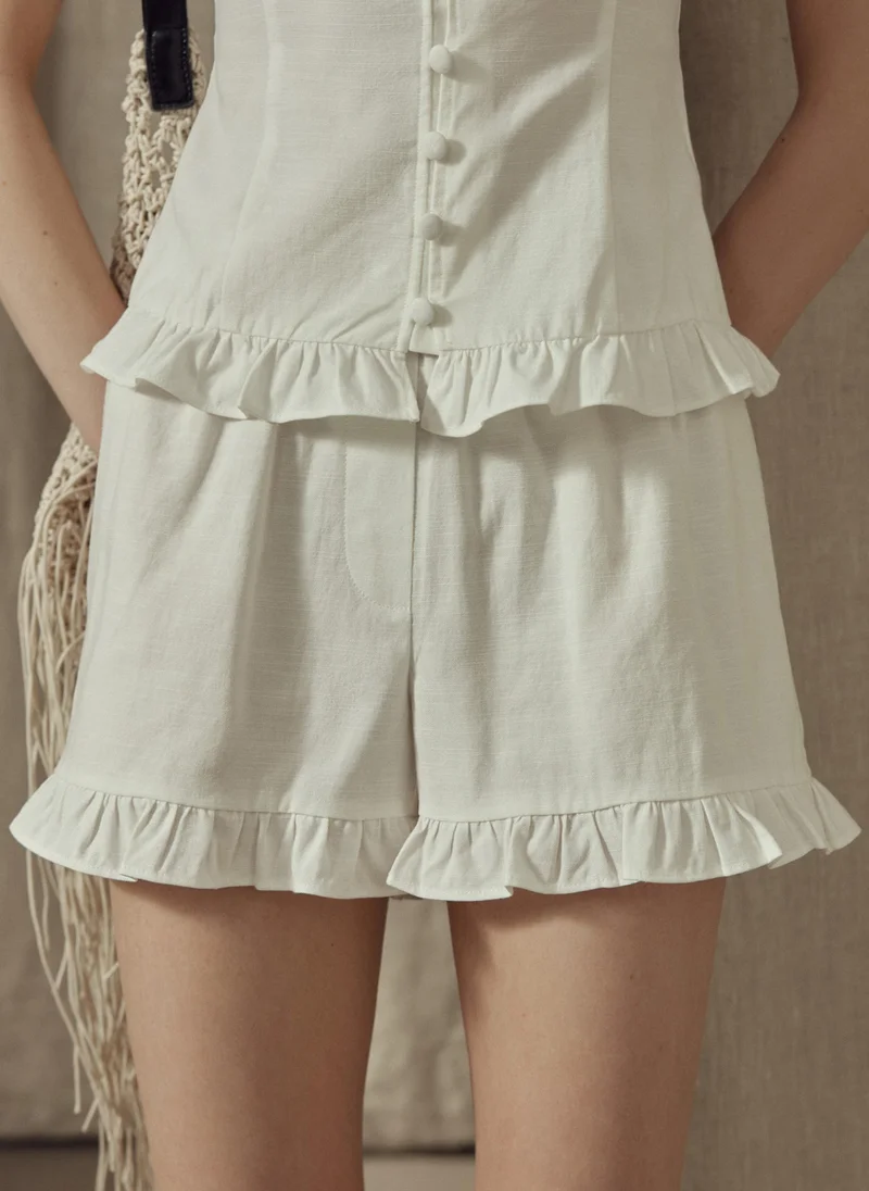 Lichi Mini shorts with ruffles at the cuffs