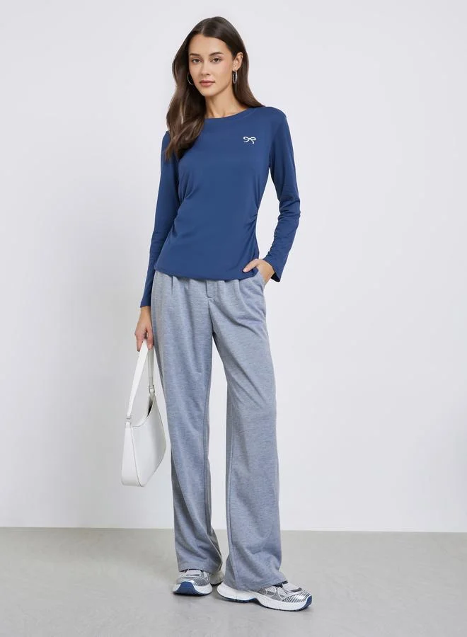 ستايلي تيشيرت مطرز بعقدة بقصة عادية