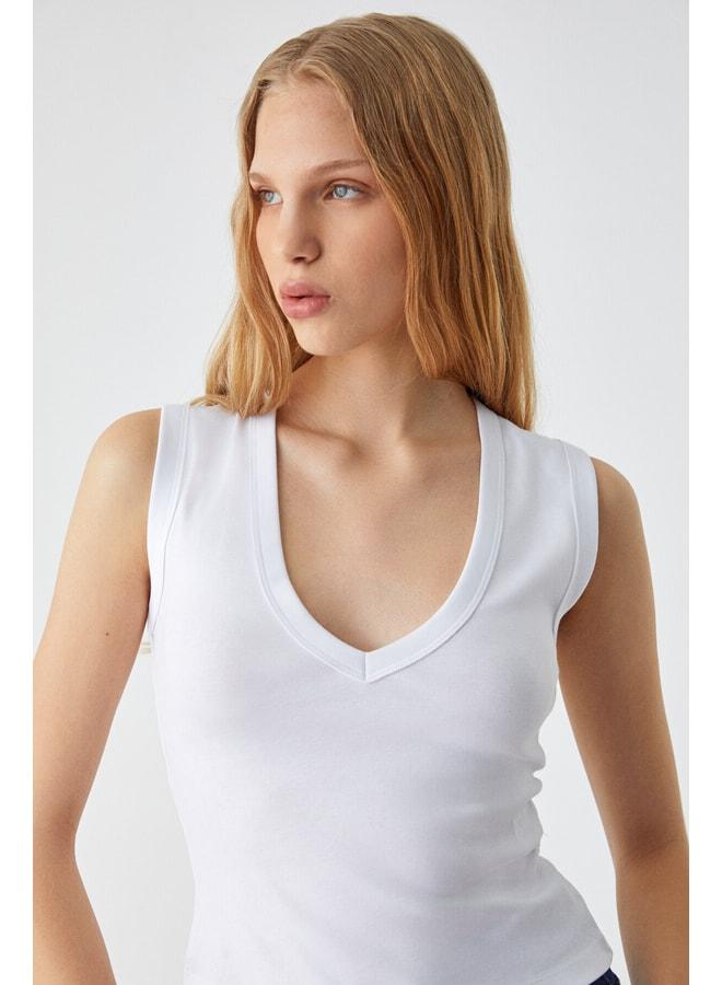 GRIMELANGE Lescosa Women's Slim V-Neck Sleeveless White Blouse. - Image 3