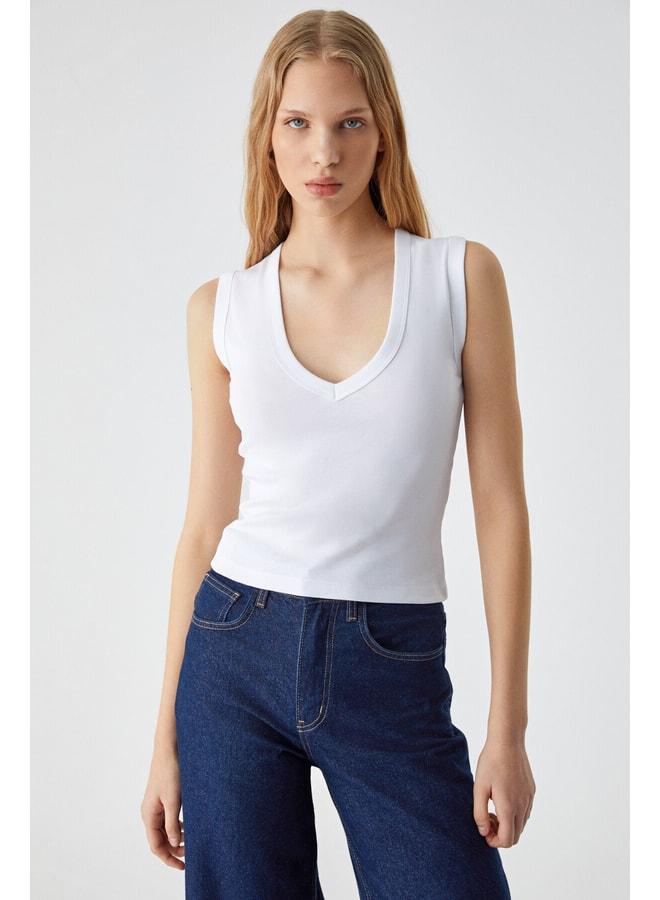 GRIMELANGE Lescosa Women's Slim V-Neck Sleeveless White Blouse. - Image 1